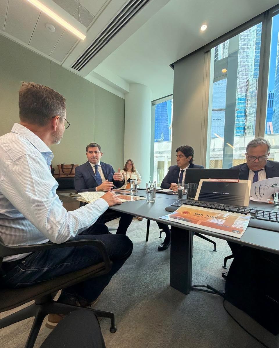 El gobernador Marcelo Orrego encabezó en Londres una intensa agenda de reuniones presenciales e individuales con fondos de inversión internacionales de primer nivel.