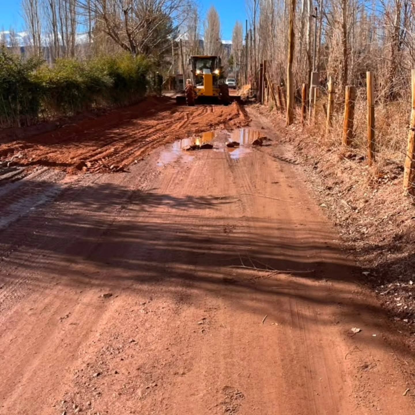 El equipo municipal continúa trabajando para devolver la normalidad al tránsito en todo el departamento de Calingasta.