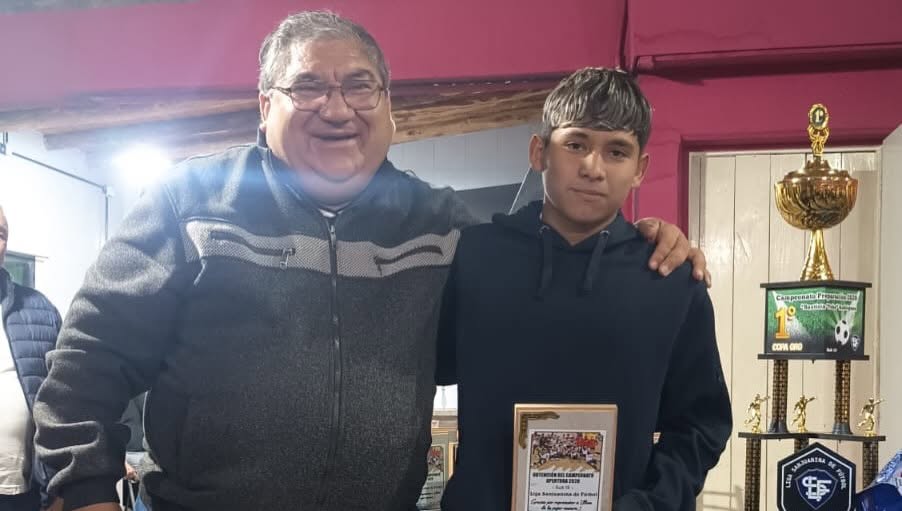 El intendente de Ullum,David Domínguez hizo reconocimiento especial a jóvenes deportistas del departamento.