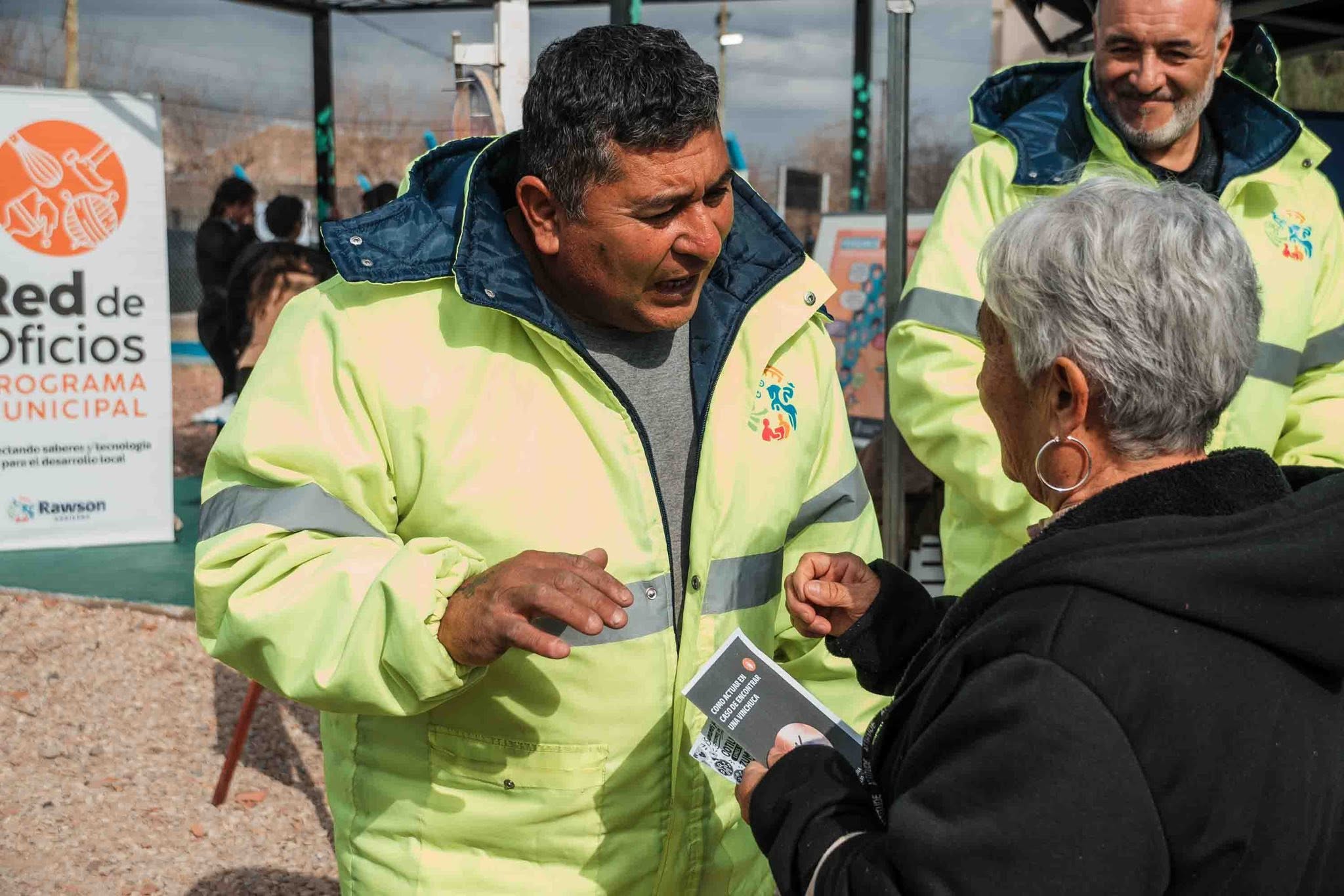 La Municipalidad de Rawson llevó adelante con una importante participación vecinal el séptimo operativo de «Rawson en Comunidad», el programa impulsado por la gestión del intendente Carlos Munisaga,en la Plaza de Villa 17 de Agosto