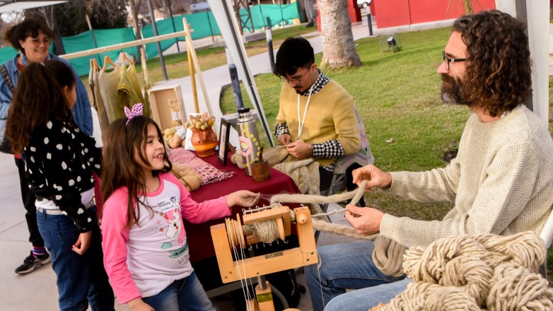 El Ministerio de Turismo y Cultura de San juan a través del Mercado Artesanal invita a aprender nuevos oficios