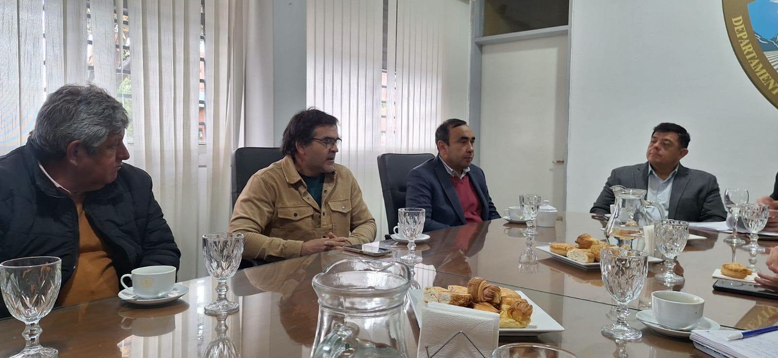 El intendente Jorge Leopoldo Espejo, participó en el departamento Jáchal de la firma de un importante convenio de cooperación técnica junto al intendente de Jachal Dr. Matías Espejo y Referentes de INTA San Juan,  con el objetivo de impulsar la diversificación productiva y fortalecer el desarrollo agropecuario de la región.