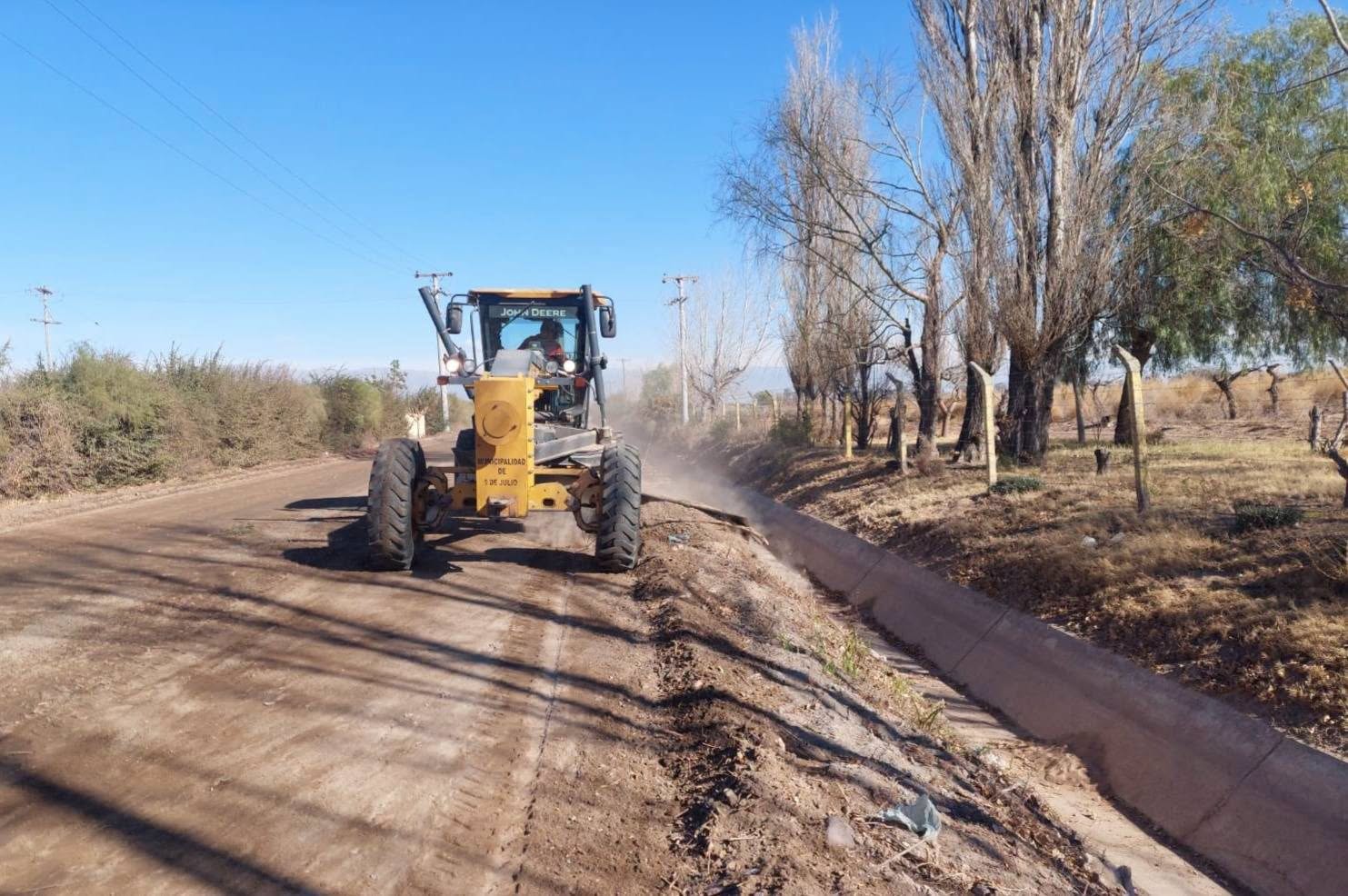 El municipio de 9 de Julio continua  avanzando  con trabajos de mantenimiento general y mejoramiento de calles del departamento.