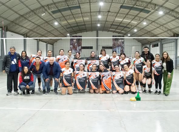 La intendenta Romina Rosas hizo entrega de indumentaria a una nueva institución deportiva del departamento Caucete.