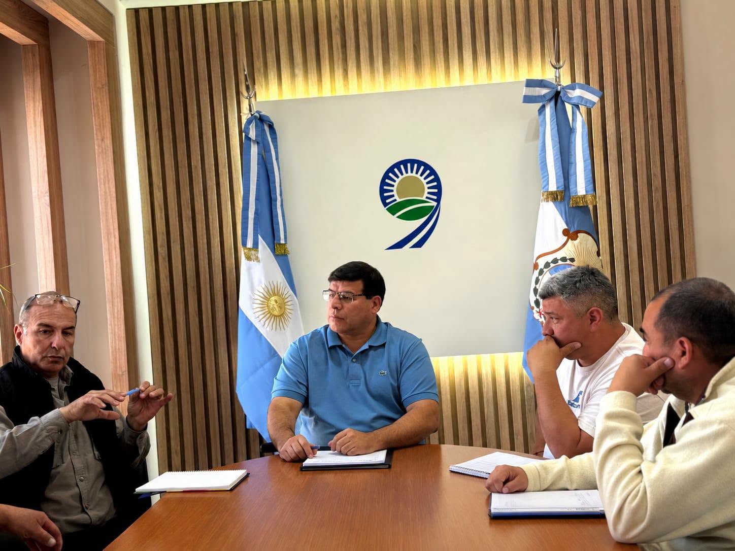 El intendente de 9 de Julio,Daniel Banega,mantuvo una importante reunion junto a Hidráulica en el marco de mitigar el impacto de contingencias climáticas.