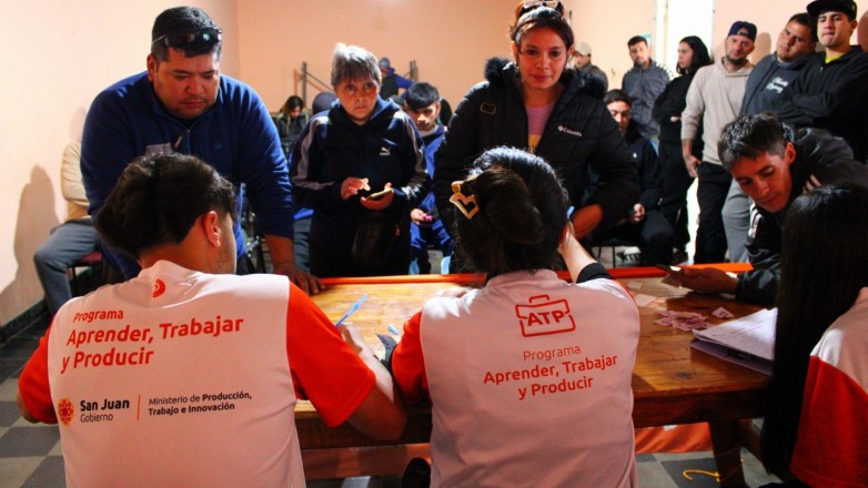 Más de 500 sanjuaninos participaron de las jornadas de inscripción del programa Aprender, Trabajar y Producir en Rawson y Chimbas