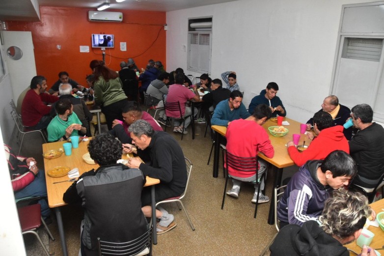 El Ministerio de Desarrollo Humano informo que los refugios permanecerán abiertos las 24 horas por las bajas temperaturas