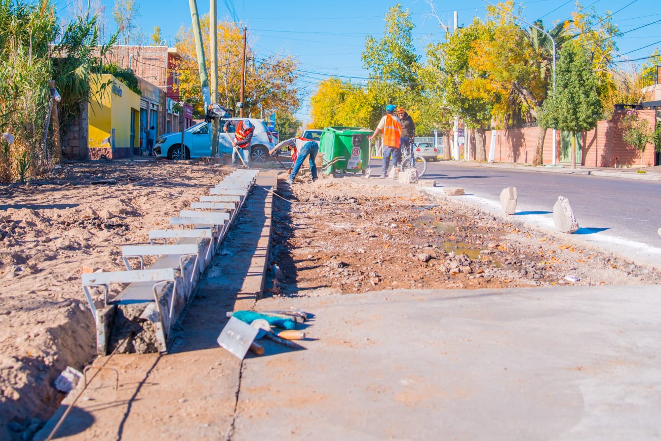 Rivadavia impulsa la seguridad vial y peatonal con nuevas obras de urbanización en la intersección de Cabaña y Sargento Cabral
