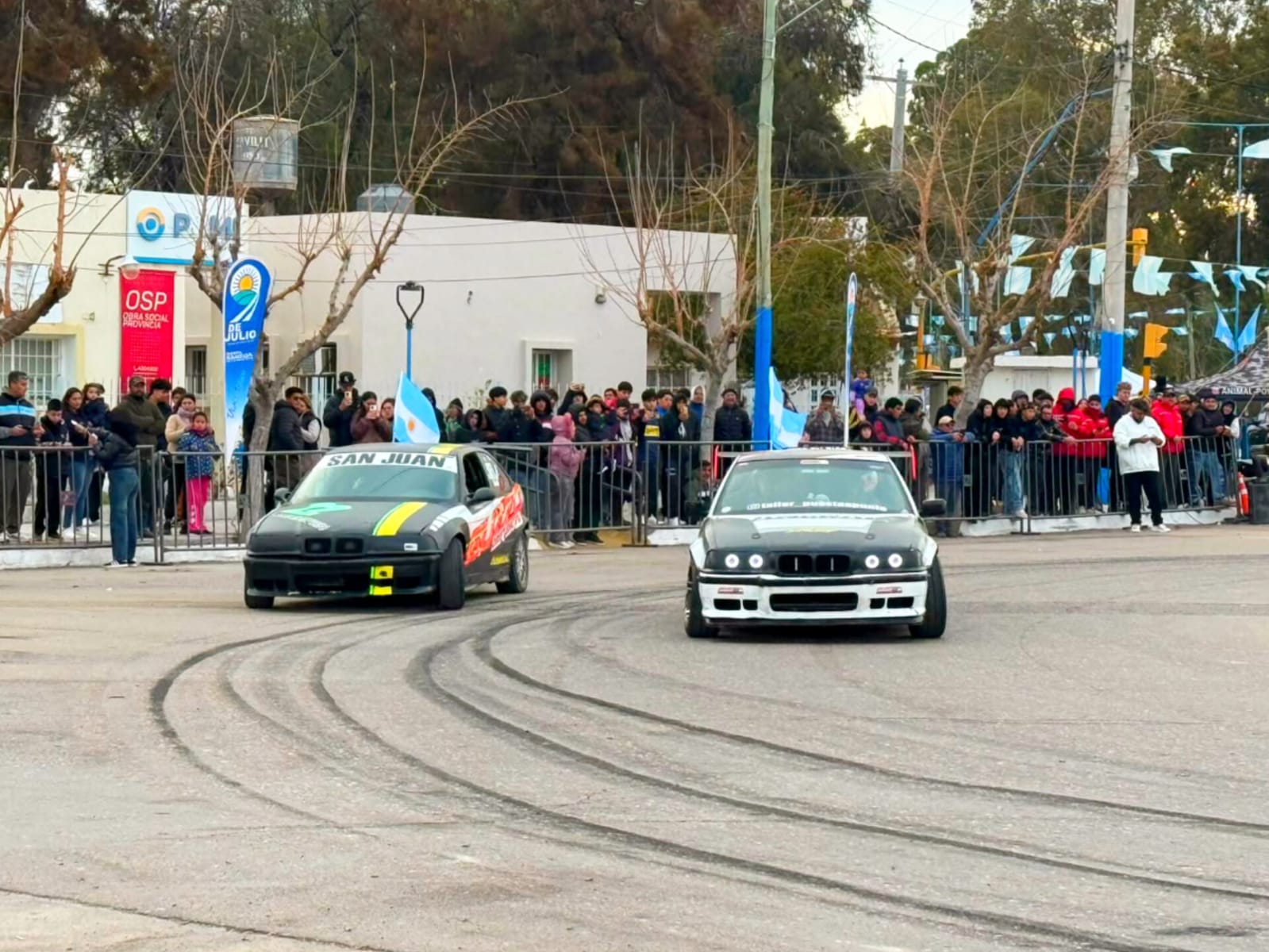 Finde rápido y furioso: un espectáculo único de drift callejero copó las vacaciones de invierno en 9 de Julio