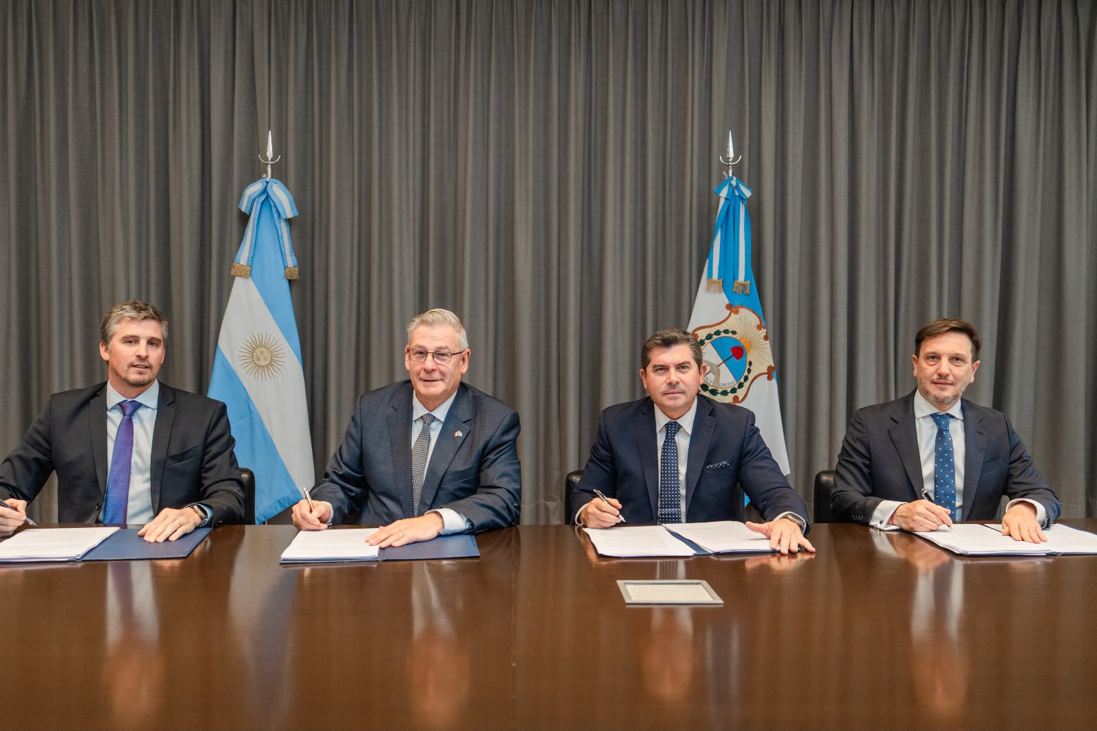 En un día histórico para San Juan,el gobernador Marcelo Orrego anuncio la concreción de un acuerdo con Vicuña que adelanta US$ 250 millones para infraestructura