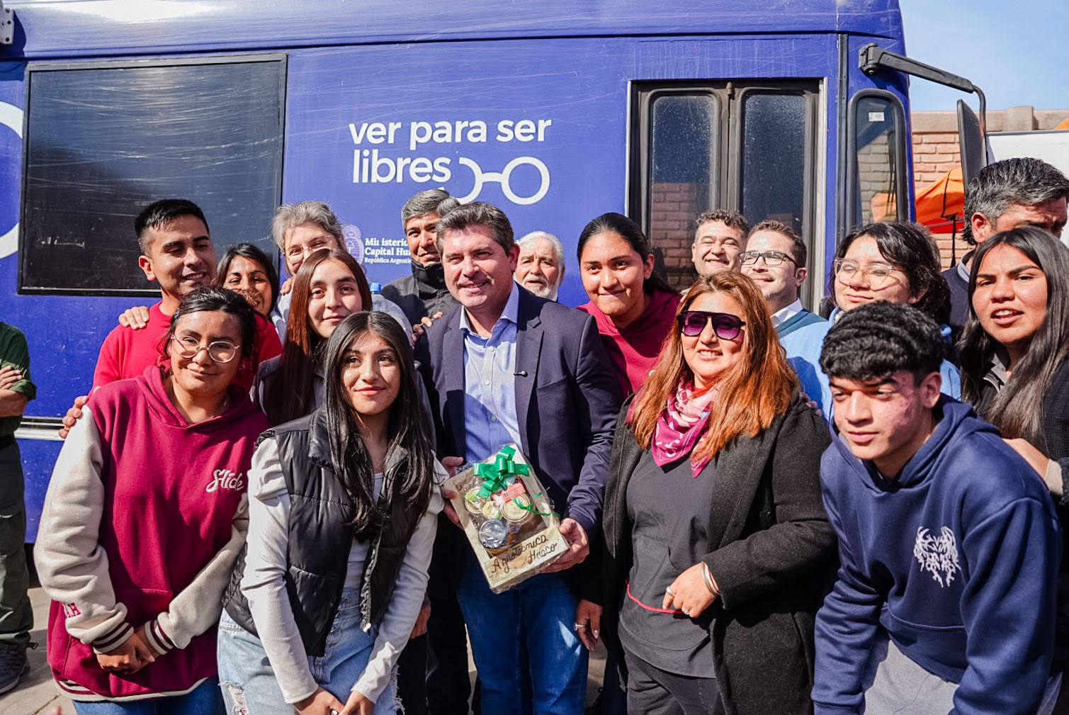 El gobernador visitó el operativo en el Norte provincial acompañando de cerca a los vecinos de Huaco y reafirmó el compromiso de su gestión de escuchar y resolver los problemas de los sanjuaninos que viven en zonas alejadas.