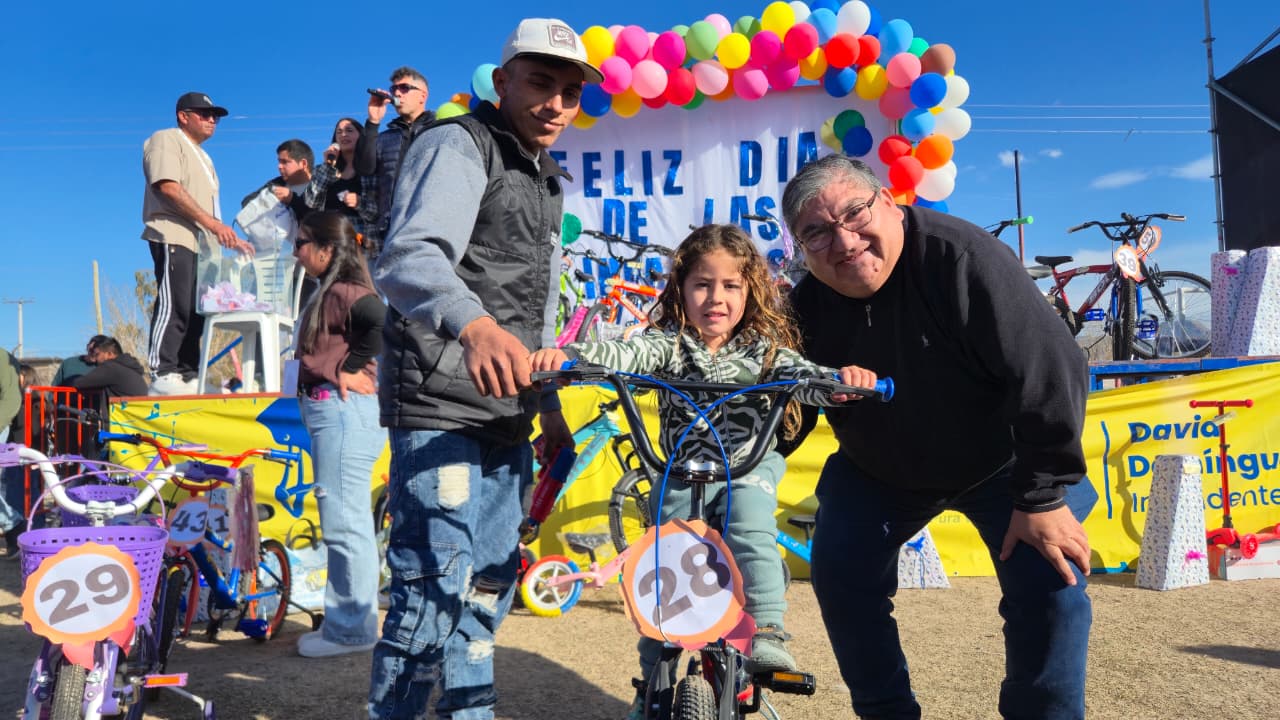 Ullum celebró el Día de la Niñez junto a una multitud en el Club San Lorenzo