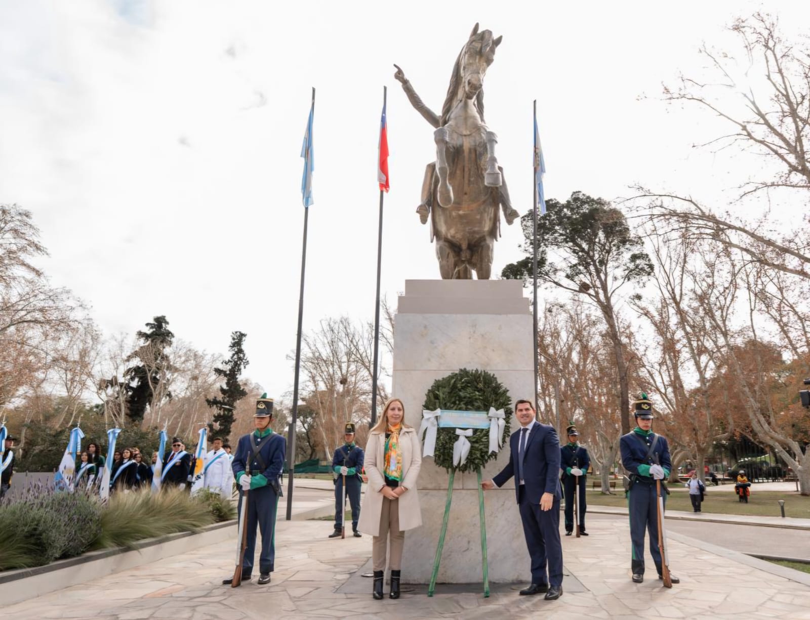 San Juan conmemoró el 176° aniversario del paso a la inmortalidad del General San Martín en un acto central que estuvo encabezado por el gobernador Marcelo Orrego y fue en el monumento al prócer que está en el Parque de Mayo