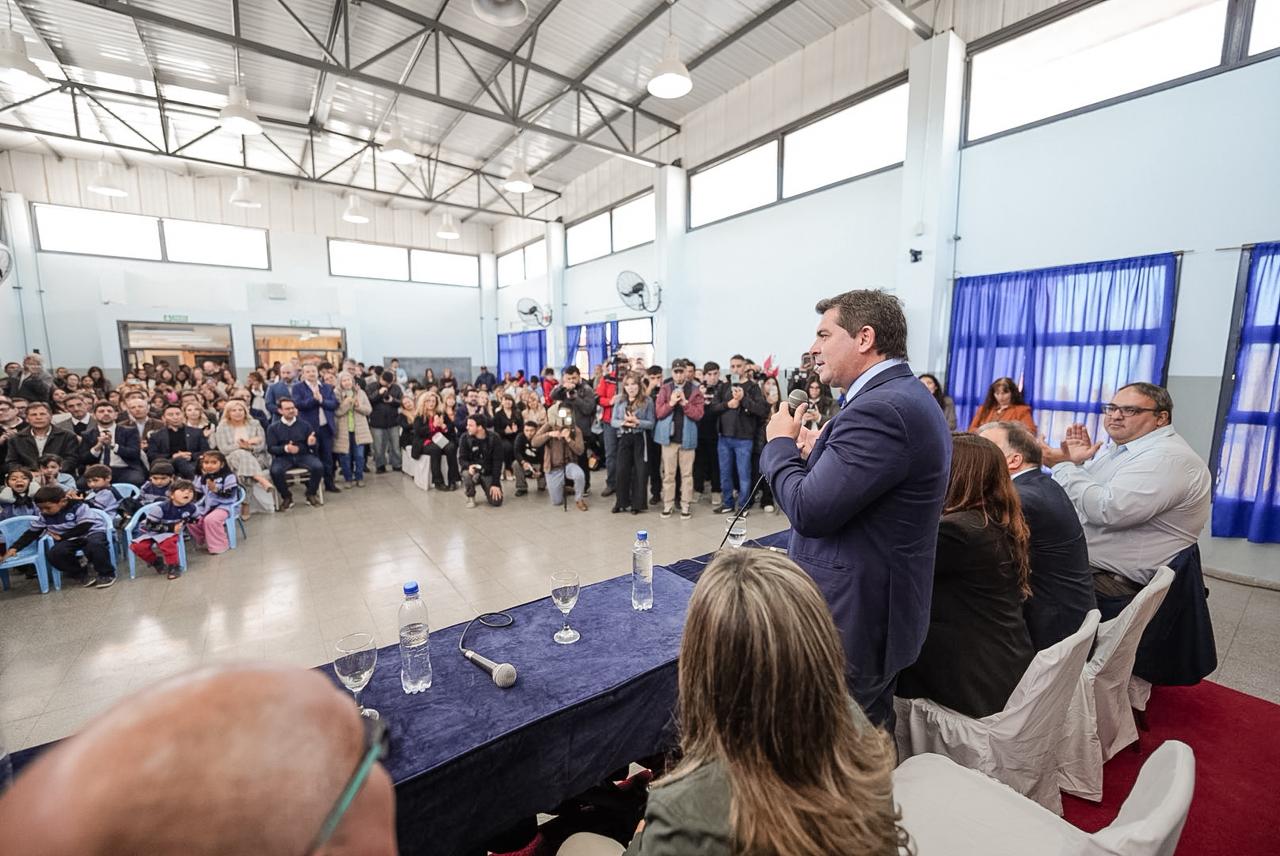 El gobernador Marcelo Orrego inauguró la ampliación y refacción integral de la Escuela República del Paraguay, en el Paraje Difunta Correa