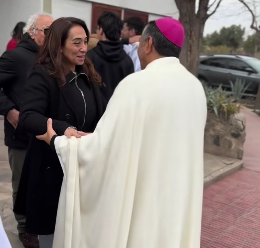 La intendenta de Caucete,Romina Rosas,dijo presente en Villa Independencia para el cierre de nueve días de celebración en honor a su patrona, Nuestra Señora del Carmen