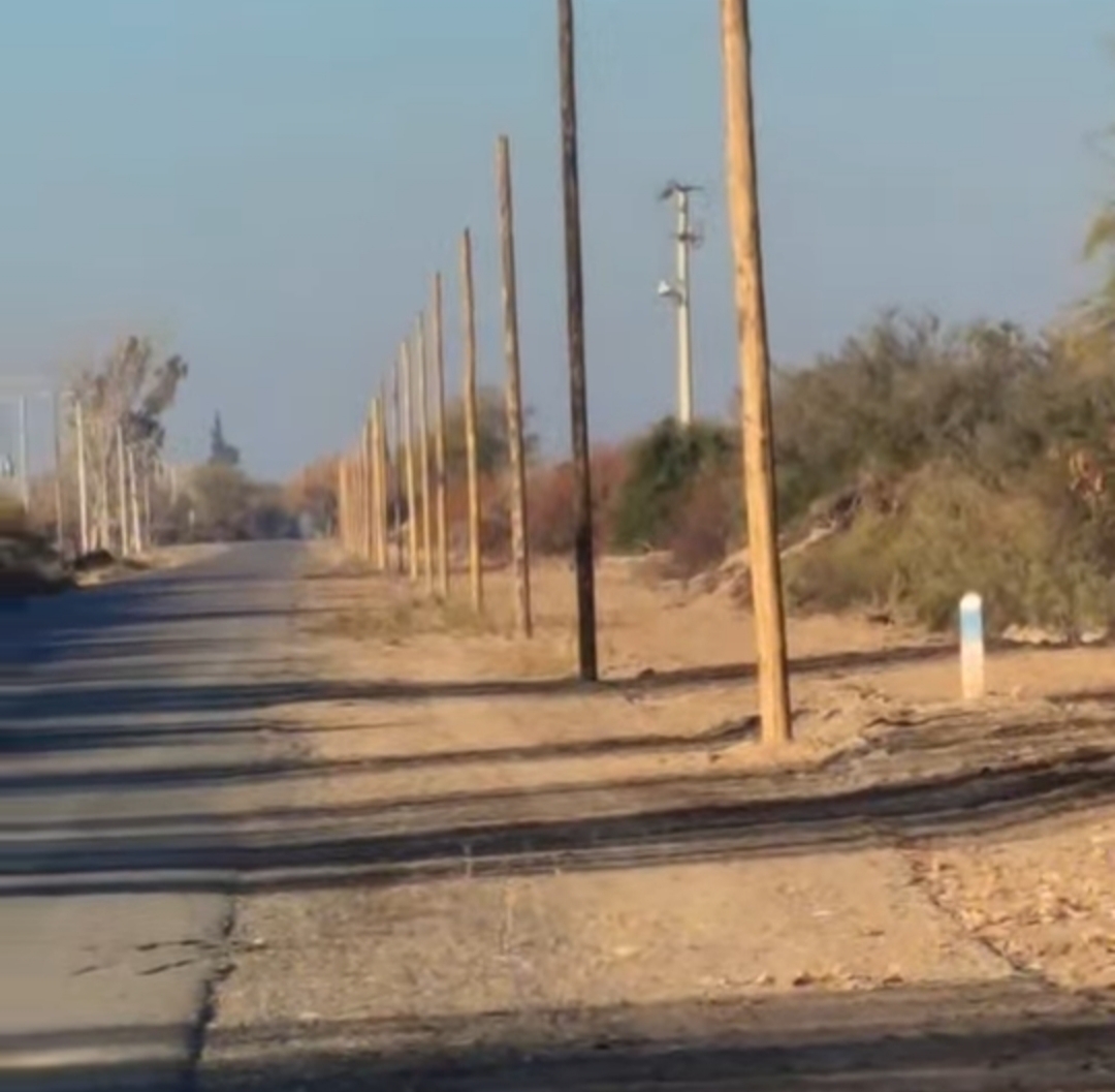 El municipio de 25 de Mayo comenzó con los trabajos de colocación de postes para el nuevo alumbrado publico en otra calle del departamento.
