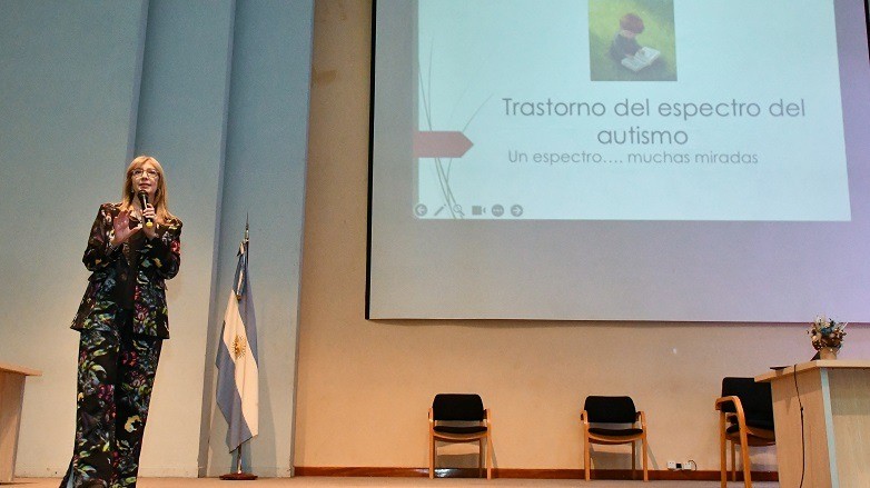 Salud brindo una nueva capacitación en autismo y especialistas destacaron la importancia del diagnóstico temprano y la inclusión