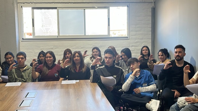 El Ministerio de Desarrollo Humano anuncio que en el Festi Joven anunciarán los ganadores del Concurso Lengua de Señas