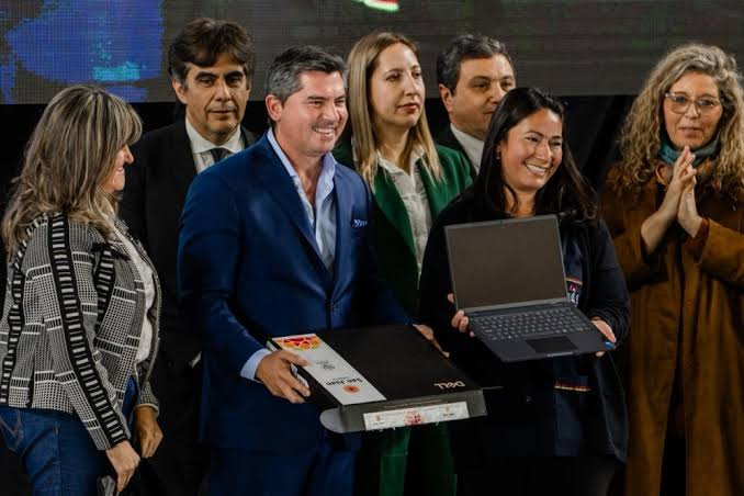 El lunes 24 de Agosto, la gestión del gobernador Marcelo Orrego hará entrega de 3000 netbook para docentes y alumnos.