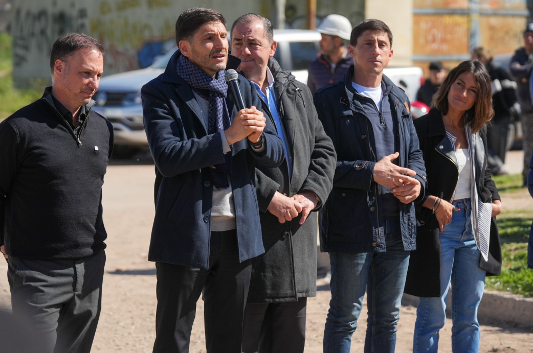 Transformación en barrio Acería: Pullaro supervisó la demolición de los últimos monoblocks en riesgo y entregó 74 viviendas