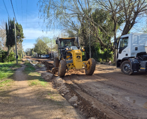 Operativo vial en la Costa: la Municipalidad trabaja en el reacondicionamiento de calles en Alto Verde y Colastiné Sur