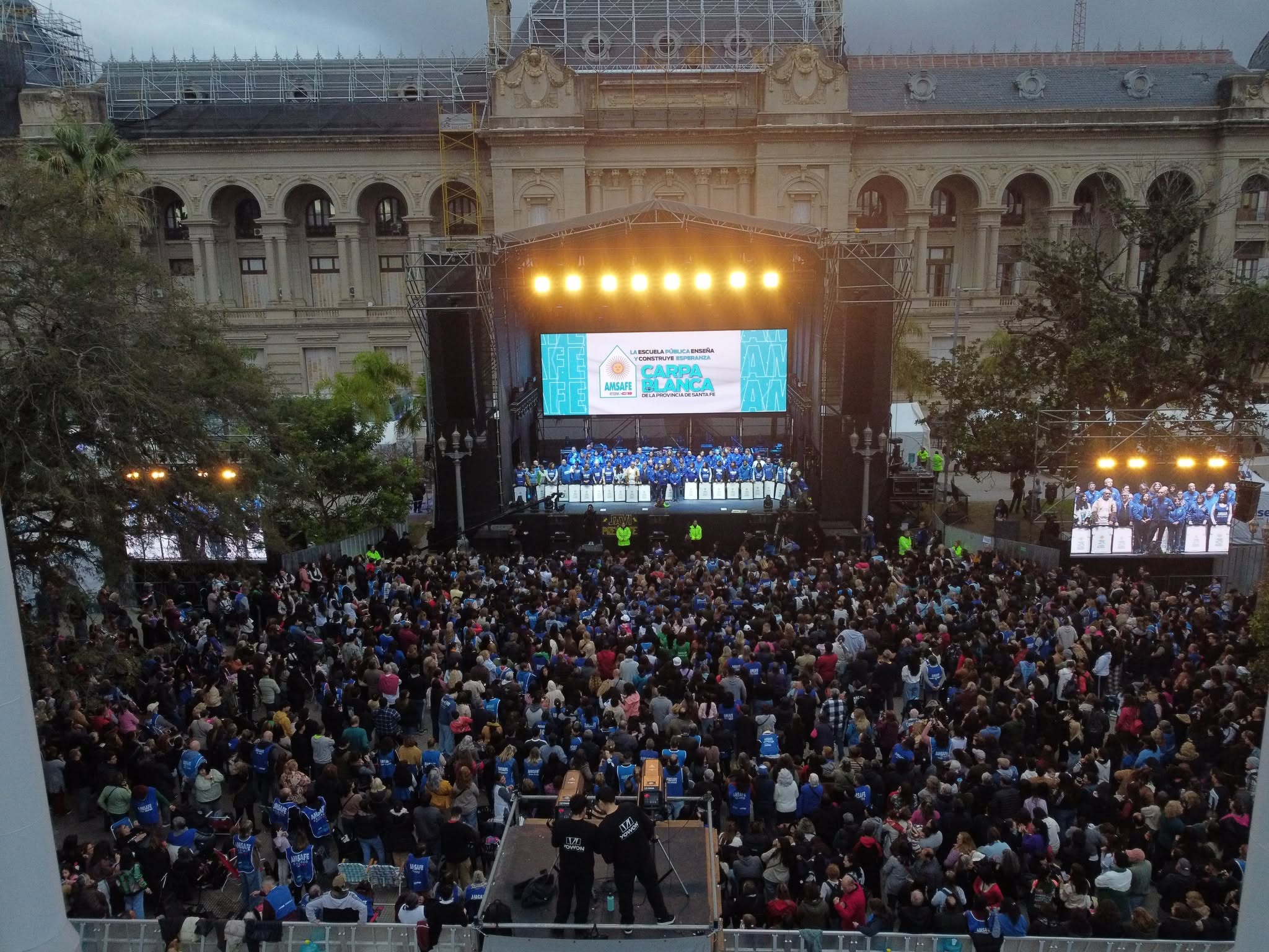 Multitudinaria muestra de unidad: AMSAFE copó la Plaza 25 de Mayo en defensa de la escuela pública