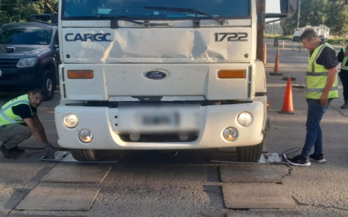 Rutas blindadas: el programa Santa Fe Pesa detectó más de 1.600 toneladas de exceso de carga