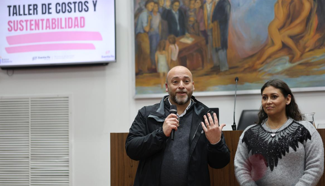 Capacitan a emprendedores santafesinos en costos y sustentabilidad en el Concejo Municipal