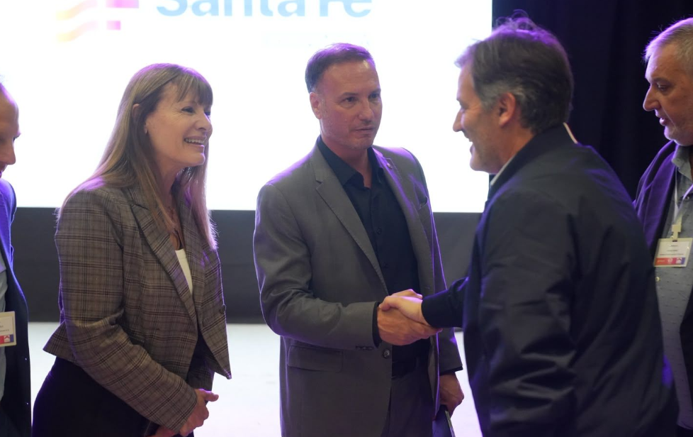 Santa Fe lidera el debate habitacional y expone su modelo de obra pública sin corrupción
