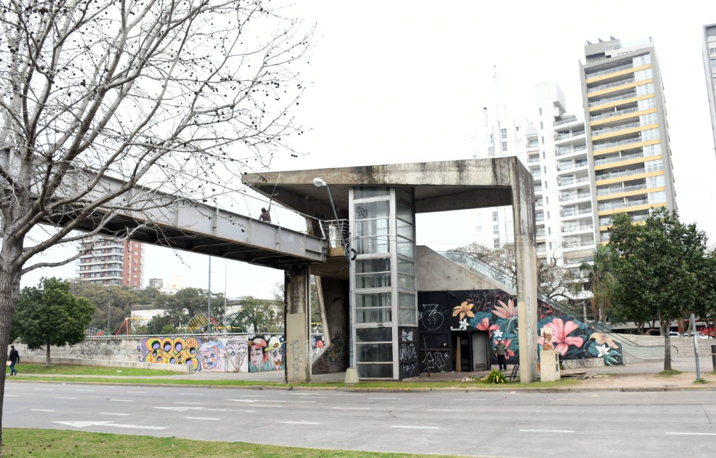 La Municipalidad santafesina retiró 600 kilos de residuos y avanza con la puesta en valor del entorno del Parque Alberdi