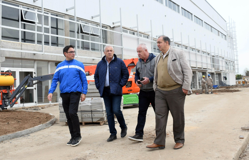 Poletti y Pumpido recorrieron el nuevo estadio multipropósito «Invencible Santa Fe»