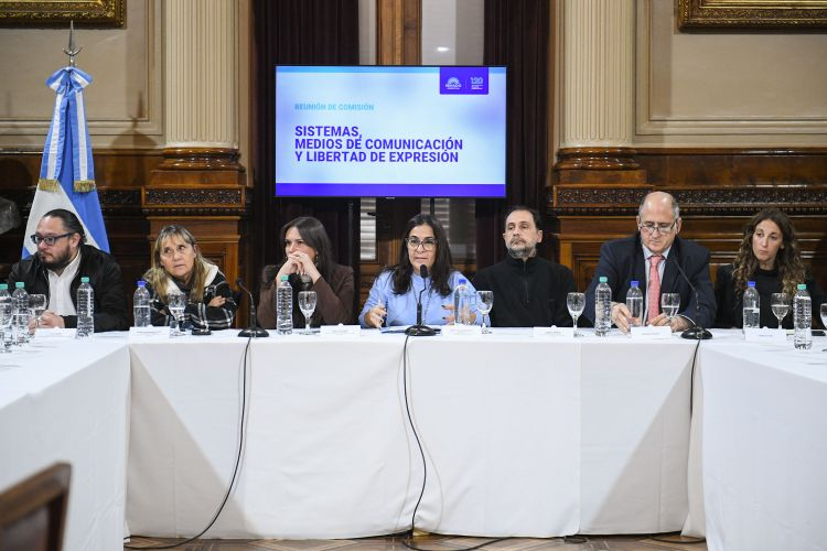 Presentaron en el Senado el proyecto para un Nuevo Estatuto del Periodista Profesional
