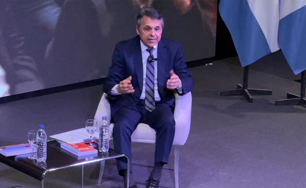 Diego Giuliano lanzó su libro “La Santa Fe que viene” y congregó a todo el arco opositor en Rosario