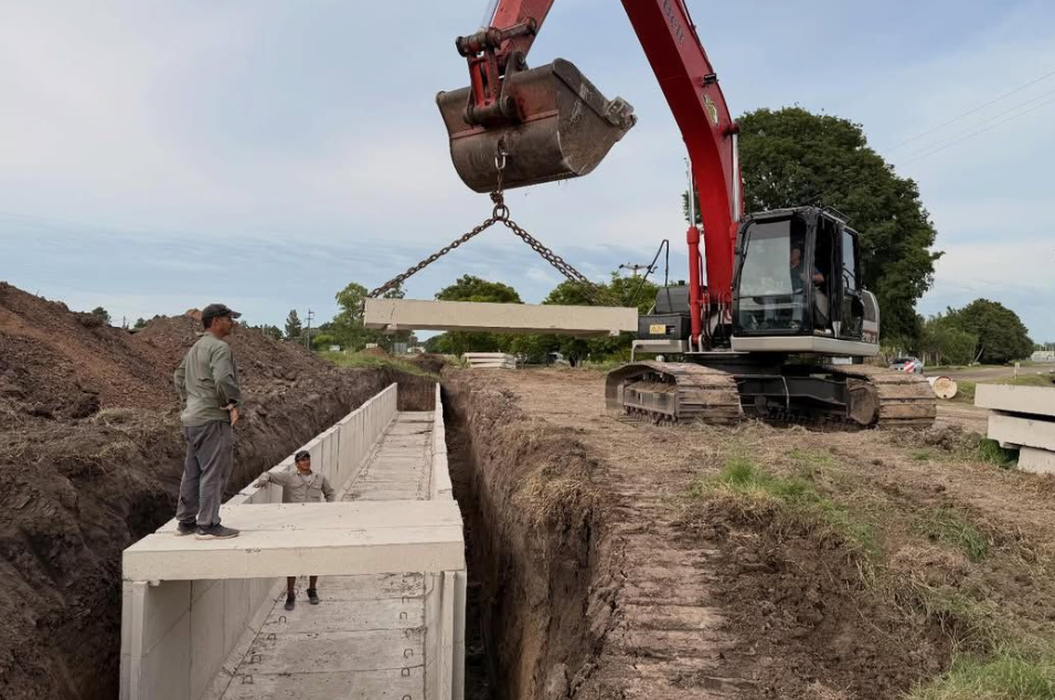 Alerta por inundaciones: el Gobierno de Santa Fe acelera obras hídricas en más de 100 localidades críticas