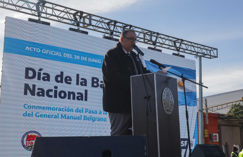 Masiva celebración patria: más de mil vecinos festejos el Día de la Bandera en avenida Facundo Zuviría
