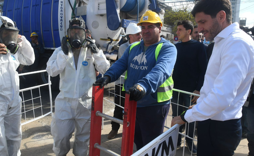 Pullaro supervisó el arreglo del principal colector cloacal de Santa Fe: “Es la inversión de este tipo más grande que hay en América Latina”