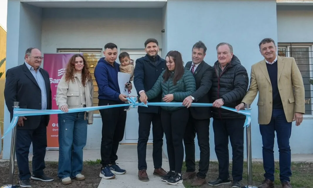 El gobierno provincial reactivó la obra pública en el departamento San Cristóbal: inauguraron 24 viviendas en Suardi