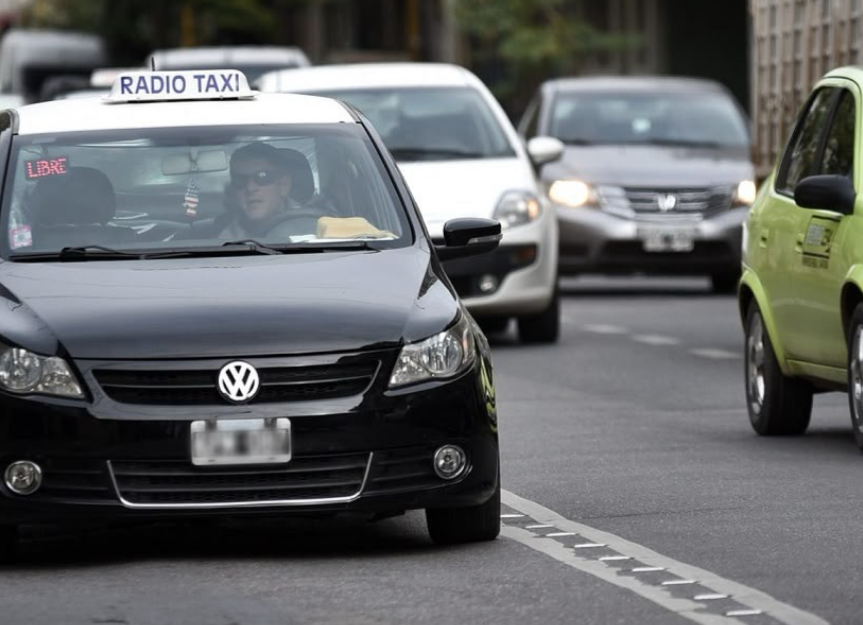 Transporte en Santa Fe: la Municipalidad abre la inscripción para adjudicar 380 licencias de taxis y remises