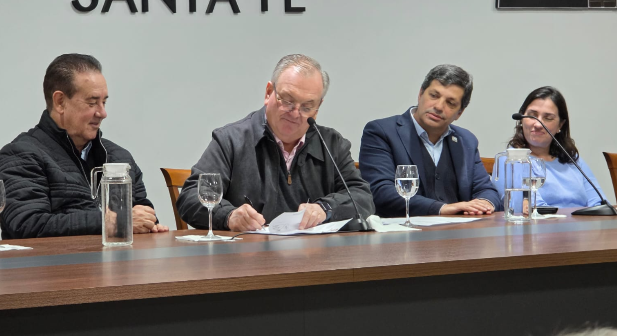 Felipe Michlig asumió la conducción de la UCR y proyecta reformar la Carta Orgánica
