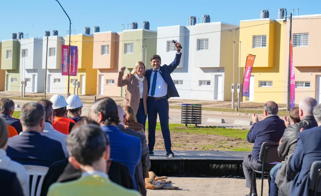 Pullaro inauguró la Villa Suramericana: 346 viviendas que albergarán a los atletas y luego serán para familias santafesinas