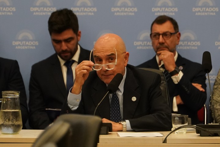 Discapacidad en el ojo de la tormenta: renunció Vilches en medio del ajuste y Caputo impone a su propio «auditor»