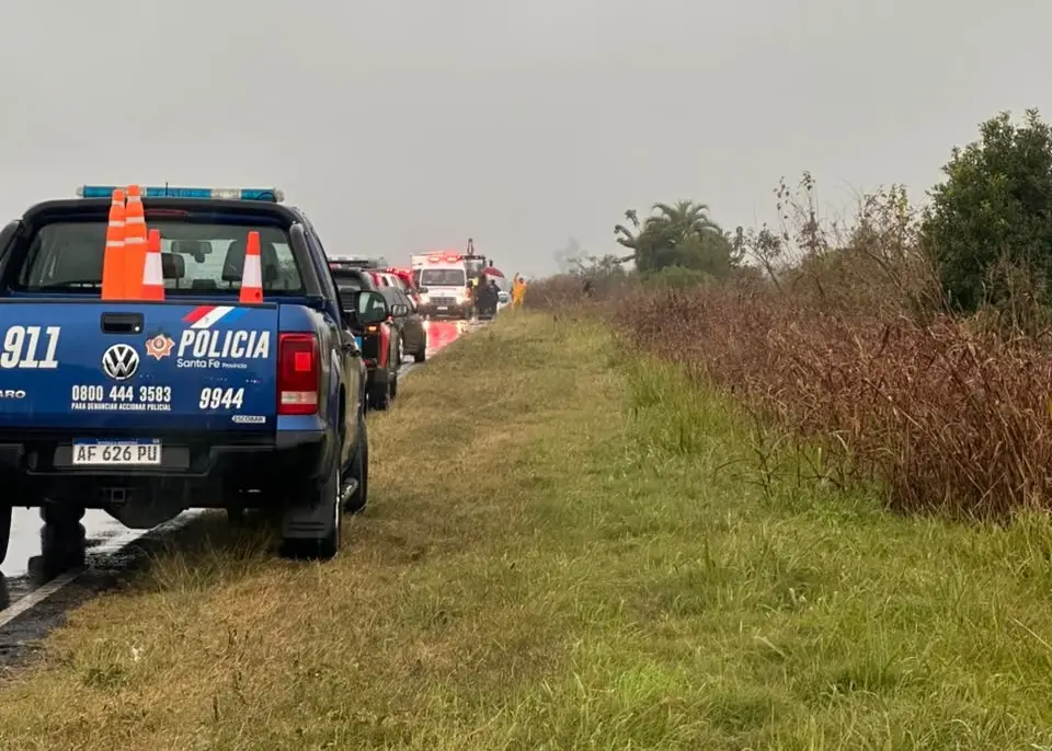 Dos jóvenes hermanos perdieron la vida en un choque contra un camión sobre RN11.