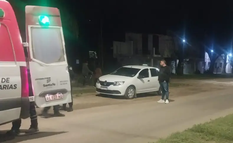 Todos borrachos, haciendo “Cosas de Borrachos”, frente a un boliche de Reconquista, un automovilista pisó a una mujer y huyó.
