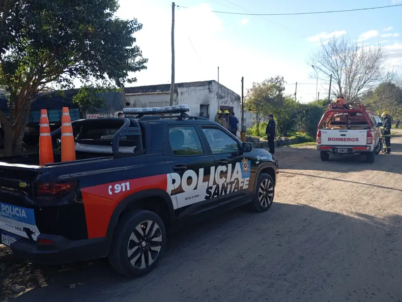 ¡¡¡Gran susto!!!, una vivienda humilde de Las Toscas comenzó a incendiarse, producto de una vela encendida que cayó sobre una cama.