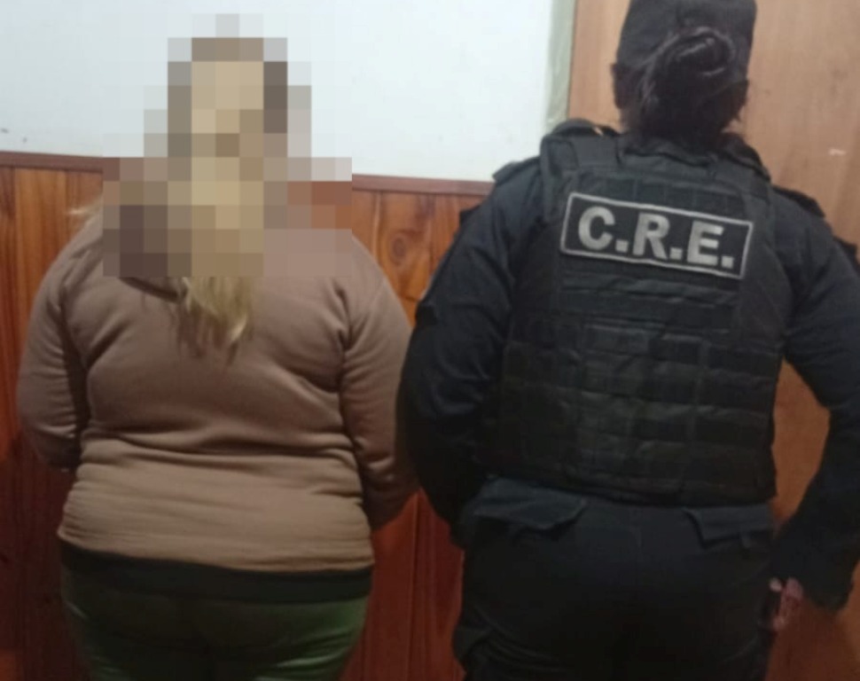 Los efectivos policiales del Comando Radioeléctrico de Villa Ocampo, aprehendieron a una mujer con pedido de captura desde hace 15 años.
