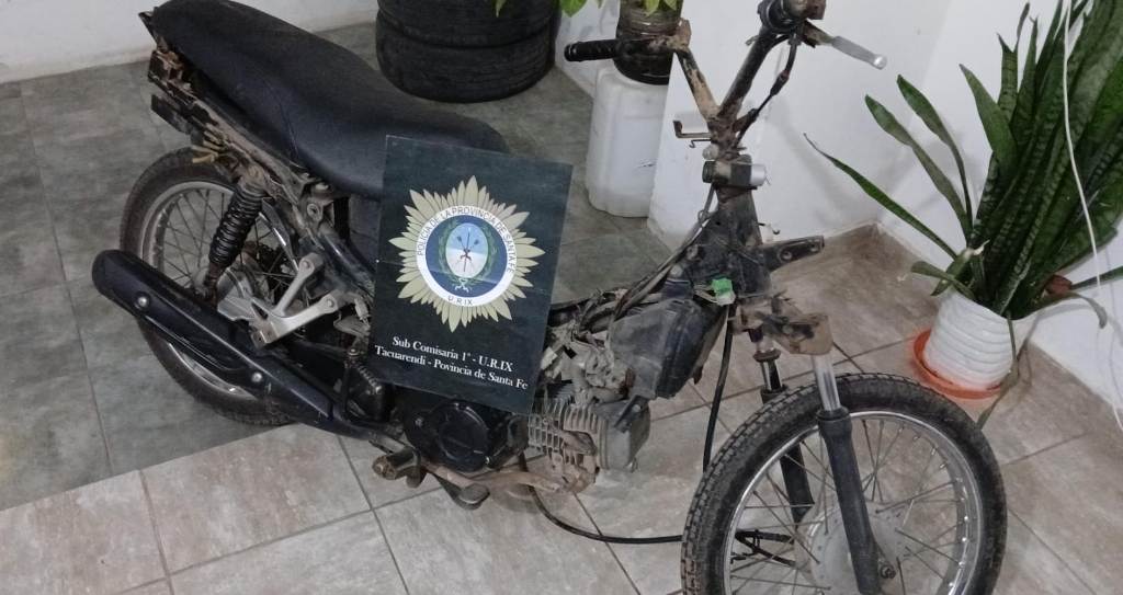 Los efectivos policiales de Tacuarendí recuperaron una moto robada en Las Toscas.