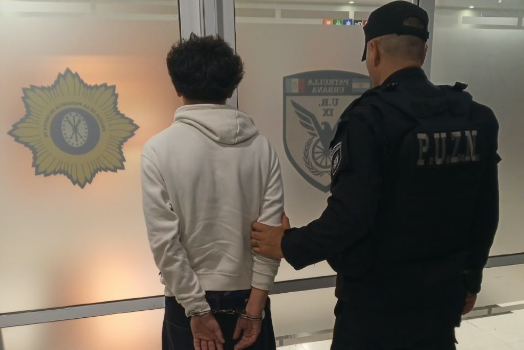 Los efectivos policiales de la patrulla urbana de Las Toscas, detuvo a un individuo que se trasladaba en una moto robada.