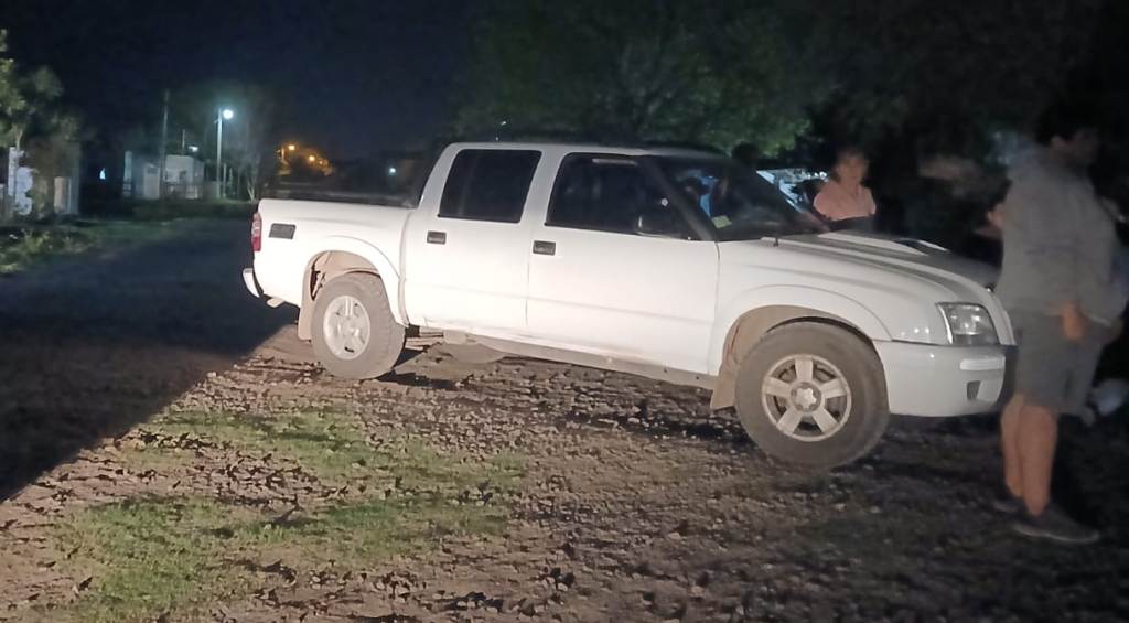 Accidente de tránsito en San Antonio de Obligado, una mujer con lesiones leves e investigan la procedencia de la moto que NO tiene documentación.