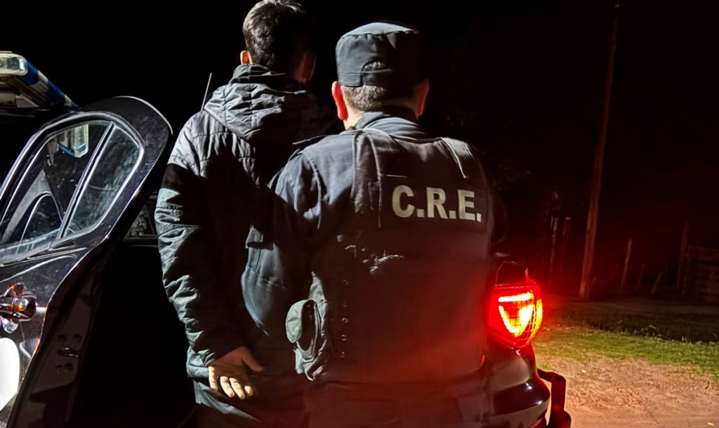 El comando radioeléctrico de Villa Ocampo detiene a un joven que trasladaba marihuana.