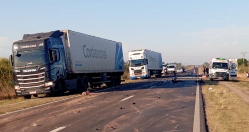 Otro muerto en la ruta nacional 11, jurisdicción de Villa Ocampo, un automovilista paraguayo que chocó de frente con un camión.